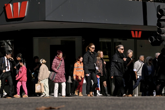 People walk past a brach on the Westpac bank in Melbourne on May 20, 2025 as the Reserve Bank of Australia (RBA) prepares to make its monthly monetary policy decision on interest rates. Photo by AFP