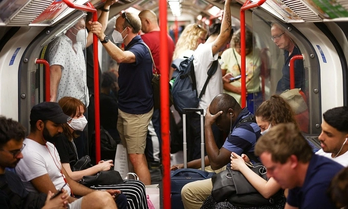 英国游客说,马来西亚的捷运比伦敦地铁更干净,便宜,更凉爽