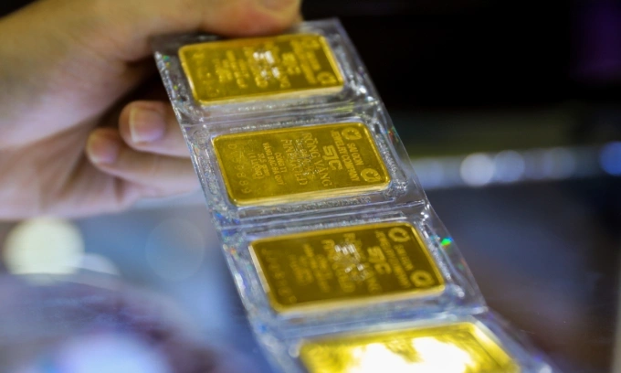 Gold prices slip from historic peak
