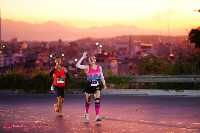 Runner cần trang bị quần áo sáng màu, mỏng nhẹ để thoát nhiệt tốt hơn. Ảnh: VM