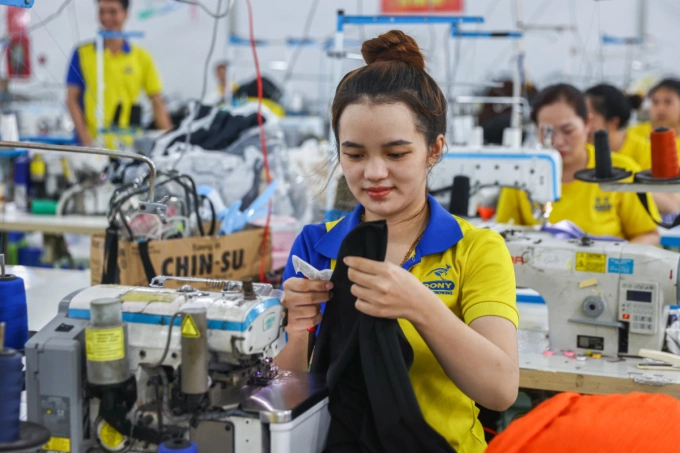 Workers seen in a garment factory in Ho Chi Minh City in August 2025. Photo by VnExpress/Quynh Tran