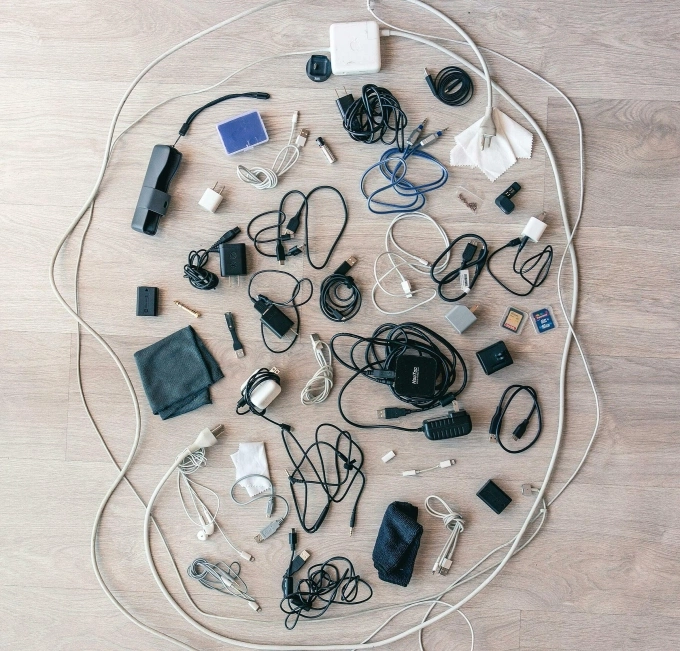 Cables, headphones, chargers and other electronic items. Photo from Pexels