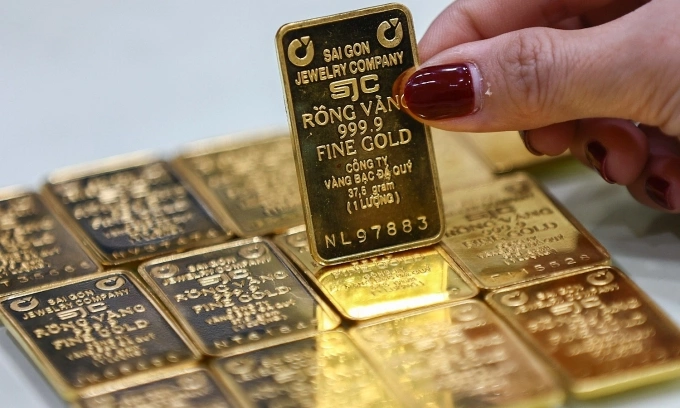 Gold breaks two records in one day