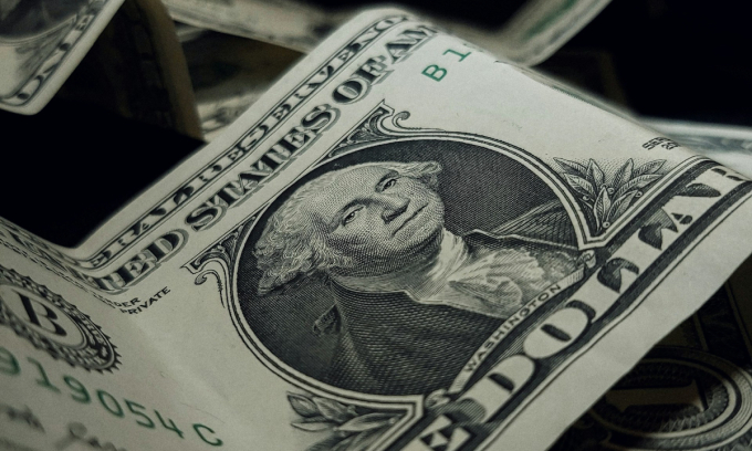 Dollar gains over dong on black market