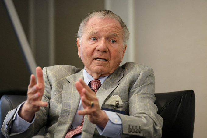 Who are 5 richest immigrant billionaires in US? 3 Thomas Peterffy, Chairman of Interactive Brokers Group Inc., speaks during the Piper Sandler Global Exchange and FinTech Conference in New York City, U.S., June 5, 2024. Photo by Reuters