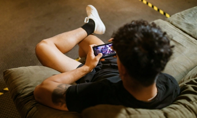 Chinese university student paralyzed after excessive phone gaming