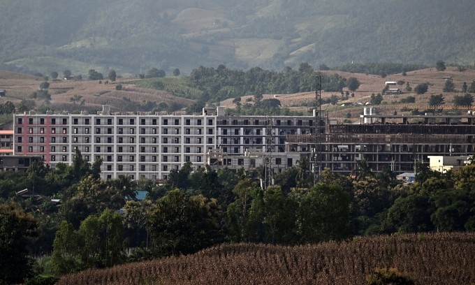 Hundreds flee Myanmar scam compound for Thailand after military raid