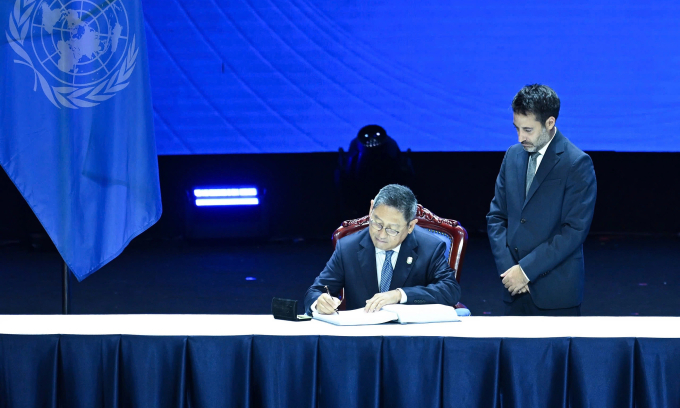 Nearly 70 UN members sign cybercrime treaty in Hanoi