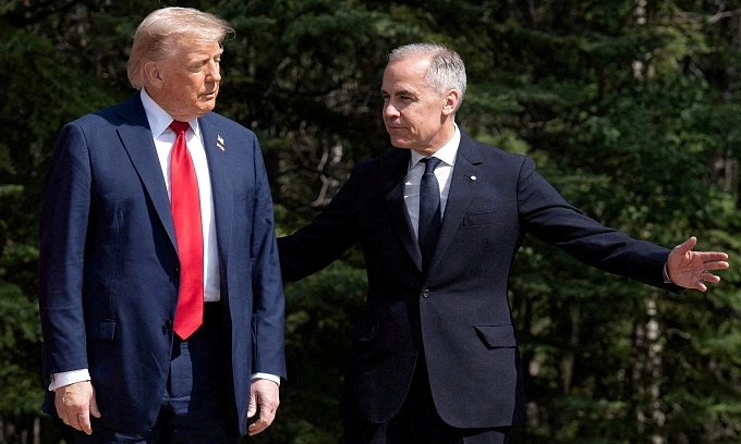Trump sets 10% hike in tariffs on Canada