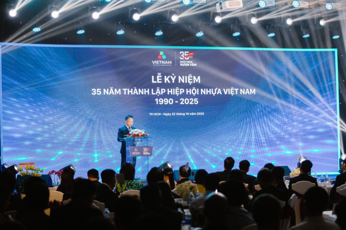 Dinh Duc Thang, Chairman of VPA, speaking at the VPAs 35th Anniversary. Photo courtesy of ???