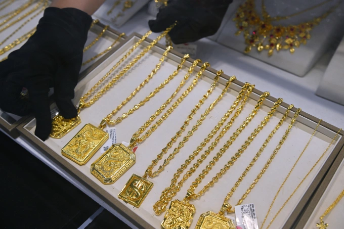 Gold jewelry seen at a shop in Hanoi. Photo by VnExpress/Giang Huy