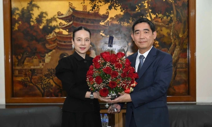 Thai football chief Madam Pang personally apologizes to Vietnam over flag blunder Thai football chief Madam Pang personally apologizes to Vietnam over flag blunder
