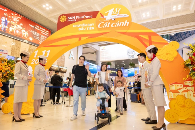 Staff prepare to welcome passengers on the first day. Photo courtesy of Sun PhuQuoc Airways