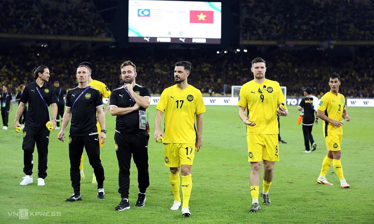 Malaysia thừa nhận sai phạm, ĐT Việt Nam chắc chắn được xử thắng 3-0 2 Malaysian football buried in 'rubble' after FIFA upholds sanctions - VnExpress International