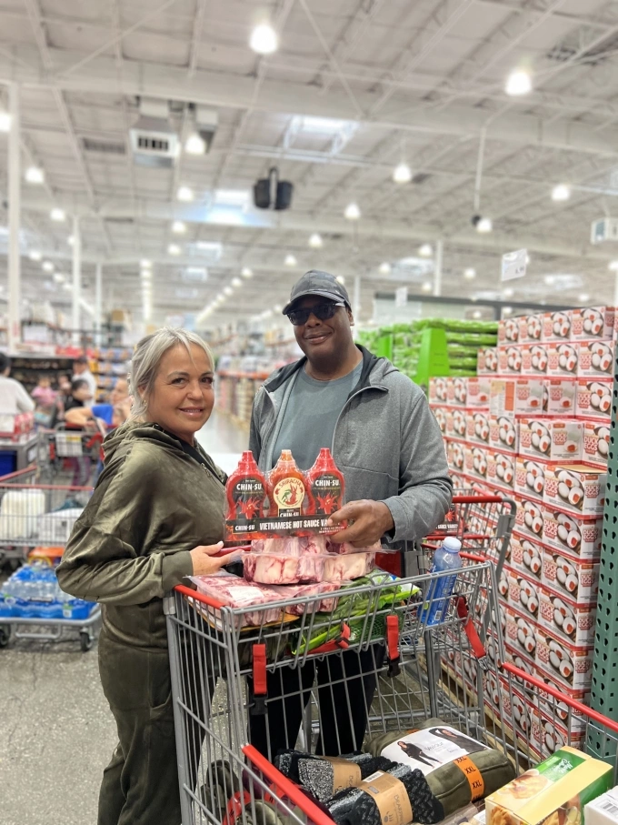 Customers in the U.S. selecting Chin-su chili sauce. Photo courtesy of Masan Consumer