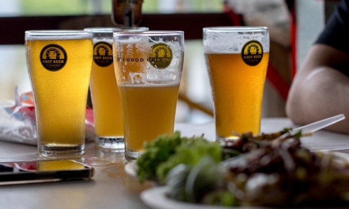 Thailand’s new midnight alcohol curfew draws criticism for hurting tourism Thailand’s new midnight alcohol curfew draws criticism for hurting tourism