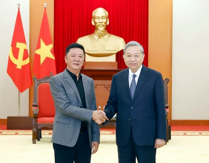 Party General Secretary To Lam (R) receives China’s Luxshare-ICT Group Vice Chairman Wang Laisheng in Hanoi on Nov. 15, 2025. Photo by VNA