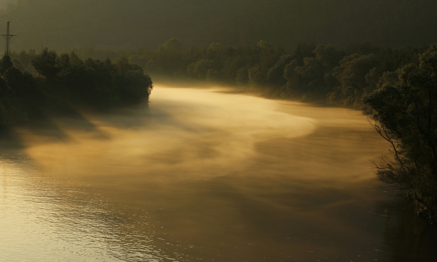 당신을 산 채로 끓일 수 있을 만큼 뜨거운 강이 있는 나라는 어디입니까?