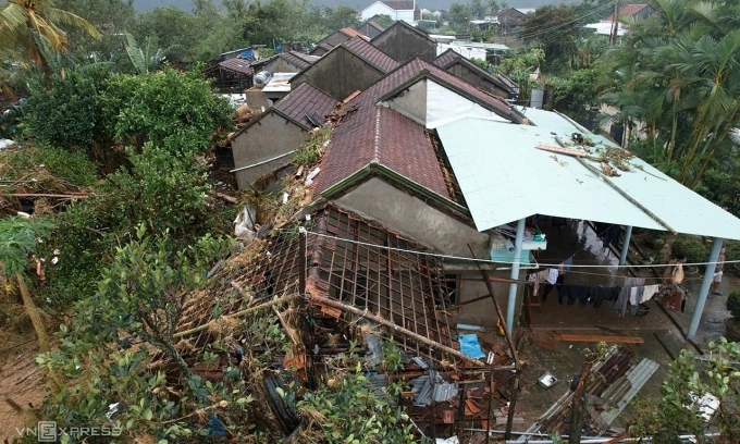Flood death toll in central Vietnam climbs to 90