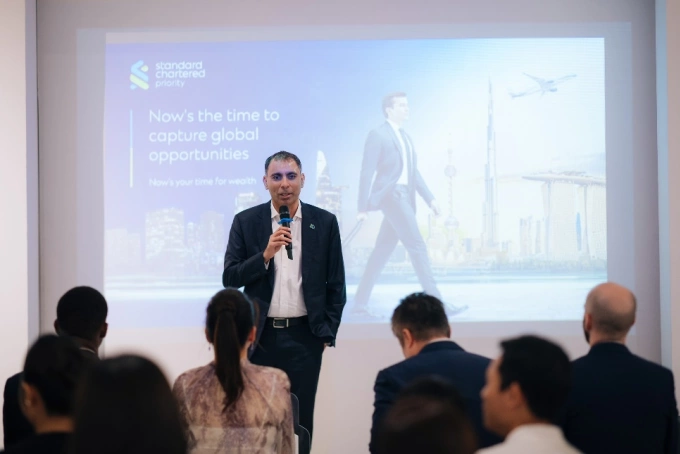 Shezad Arif, Head of Wealth Retail Banking, Vietnam and Brunei and Global Head of Distribution Network, Standard Chartered Bank, speaks at the event. Photo courtesy of Standard Chartered Bank Vietnam