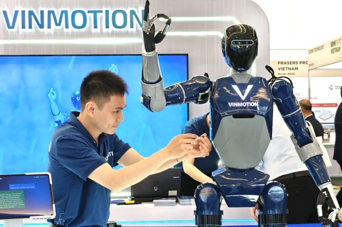 Vietnams VinMotion robot displayed at the SemiExpo 2025 exhibition. Photo by VnExpress/Trong Dat