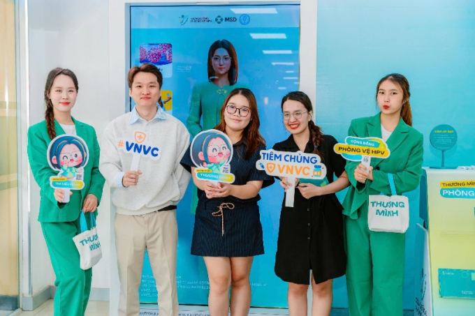 AI Ambassador Minah, a vivid 3D hologram powered by Proto Hologram, helps the public access reliable information and raise awareness of HPV prevention. Photo by Huyen Pham
