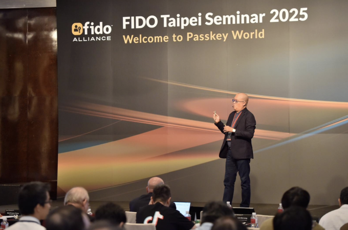 Simon Trac Do, CEO of VinCSS, shares about ZQTA at FIDO Taipei Seminar 2025 (Taiwan). Photo courtesy of VinCSS