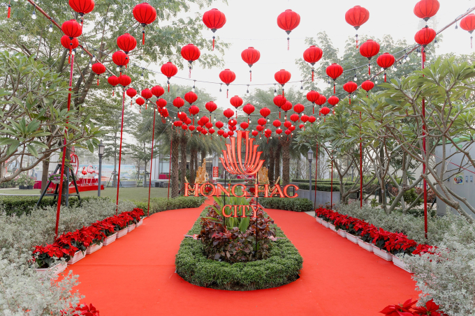 Festive decoration clusters at the Hong Hac City project site. Photo courtesy of Phu My Hung