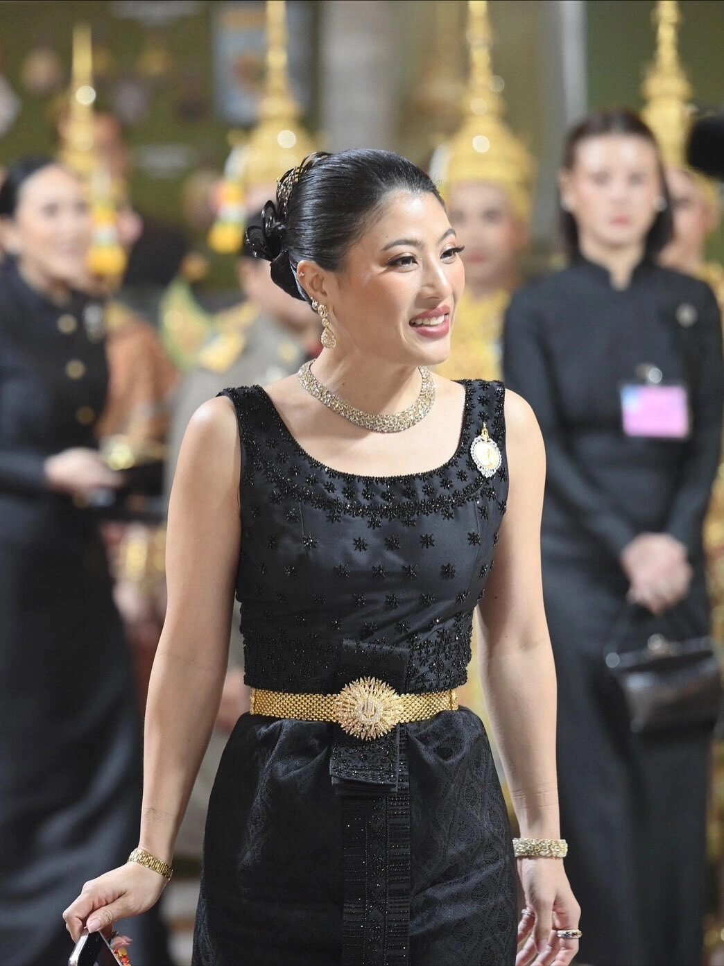 thai princess dress Living my princess dream Wat Arun in Bangkok is such a special place to visit. And it becomes even more special when you can capture it wearing a traditional Thai dress (