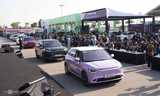 A car parade at the Vietnam Mobility Show 2025. Photo by VnExpress/Hoang Giang