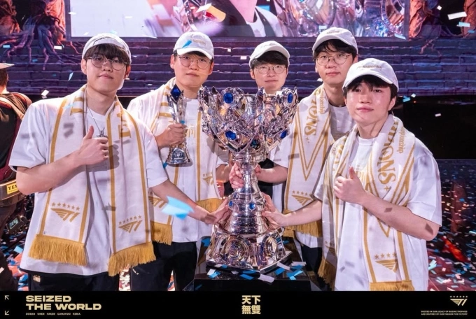 Professional gamer Lee Sang-hyeok, 29, better known as Faker, (center) and team member from T1. Photo courtesy of T1s Instagram
