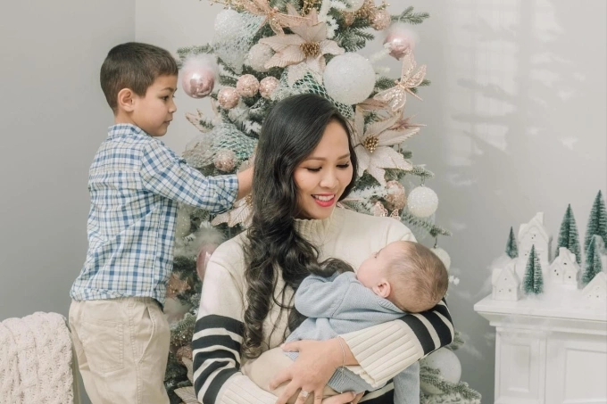 Gia Huynhs family. Photo via Facebook/silkygemshop