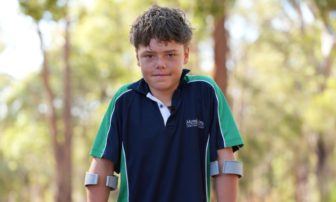 13-Year-Old Austin Appelbee Swims Four Hours Through Rough Seas to Save Mother and Siblings