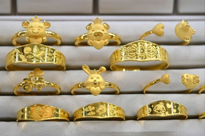 Gold jewellery on display at a store in Seoul, South Korea. Photo by AFP