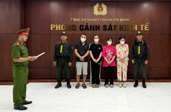 Four individuals arrested for selling fake perfumes. Photo courtesy of HCMC police