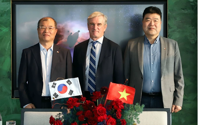 Representatives of ACCV (C) and Korean partners at the MOU signing ceremony. Photo courtesy of ACCV