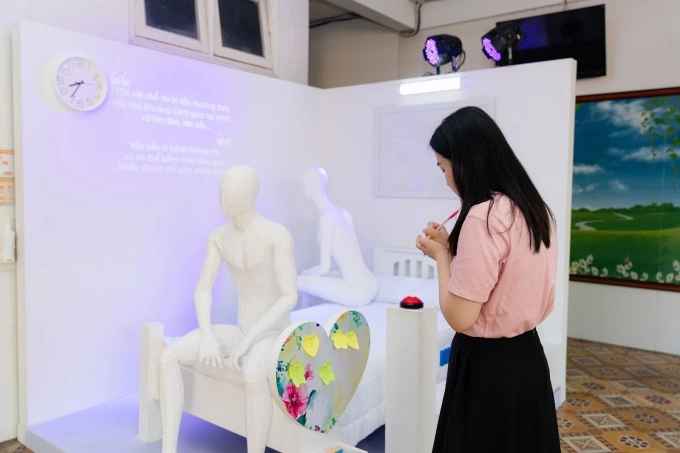 Visitors interact with a booth at the exhibition. Photo courtesy of J&J