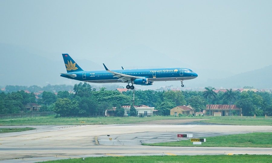 Politics Vietnam tells airlines to adjust flights amid Middle East conflicts