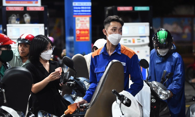 Gasoline prices soar 10%