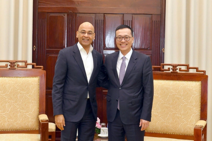 Asia South Cluster and Banking Head for Citi Amol Gupte (L) meets with the State Bank of Vietnam’s Deputy Governor Pham Quang Dung (R). Photo courtesy of Citi