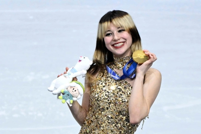 lysa Liu poses with the gold medal following her victory of the figure skating womens singles at the 2026 Winter Olympics. Photo by AFP