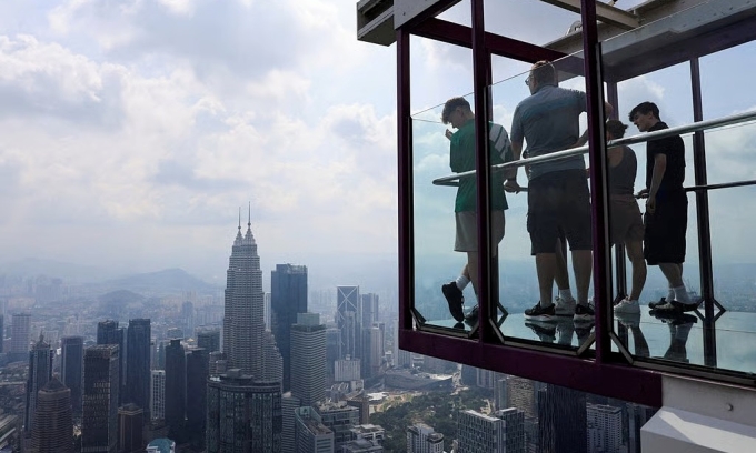 马来西亚吉隆坡的游客。路透社摄