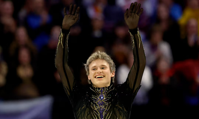 Ilia Malinin skips signature quad Axel, still wins 3rd straight world skating gold by 22 points