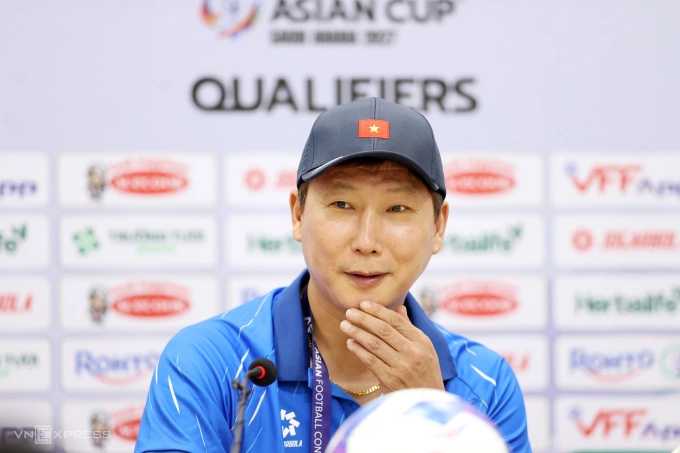 Vietnam national team coach Kim Sang-sik during a press conference ahead of the 2027 Asian Cup qualifying clash against Malaysia on March 30, 2026. Photo by VnExpress/Duc Dong