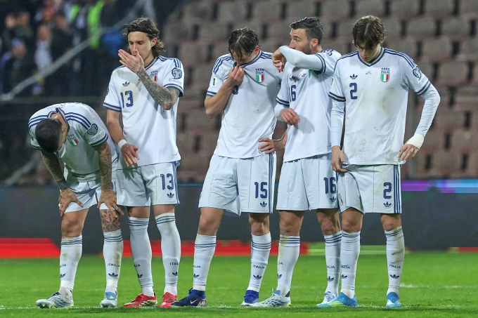 Italy players react during a penalty shootout during the World Cup qualifying playoff final soccer match between Bosnia and Italy in Zenica, Bosnia, Tuesday, March 31, 2026. Photo by AP