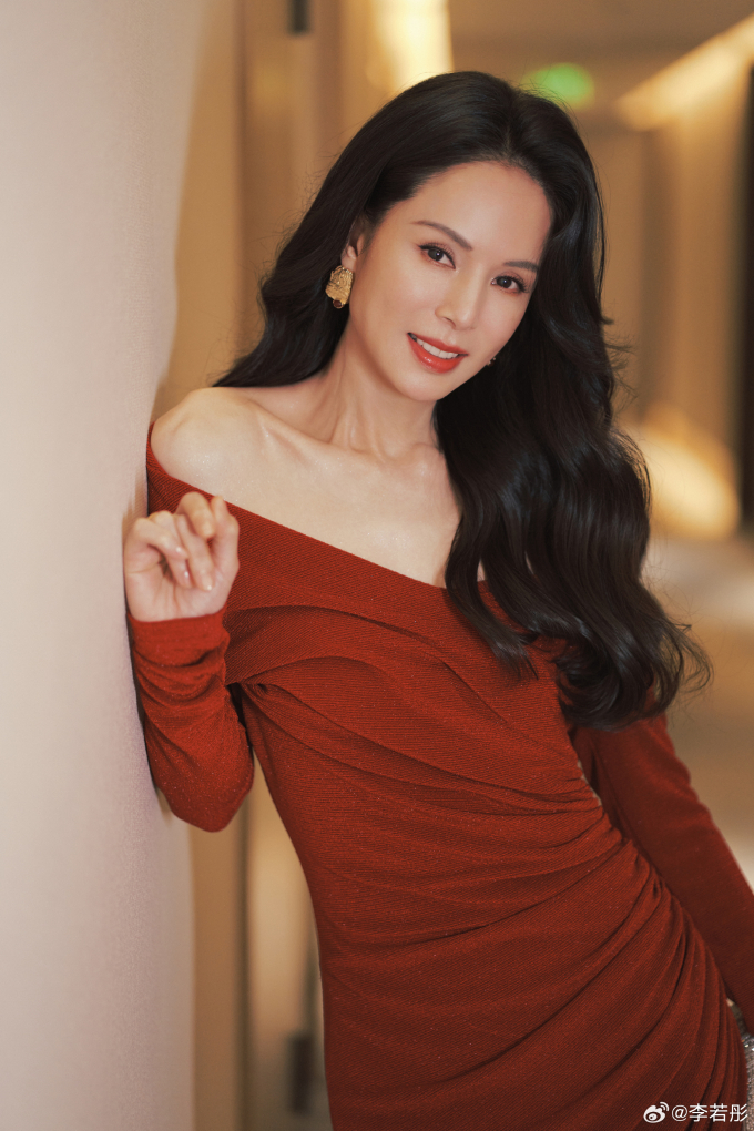 Hong Kong actress Carman Lee. Photo from Lees Weibo