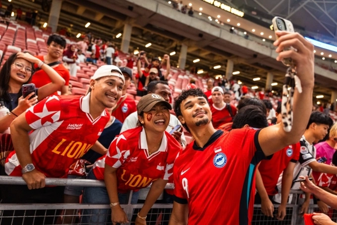 Striker Ikhsan Fandi poses with fans after Singapores 1-0 victory over Bangladesh at Kallang Stadium, Singapore at the 2027 Asian Cup qualifiers on March 31, 2026. Photo by FAS