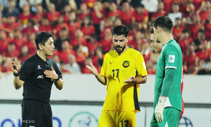Malaysia naturalized striker Paulo Josee (number 17) during the game against Vietnam on March 31, 2026. Photo by VnExpress/Ngoc Thanh