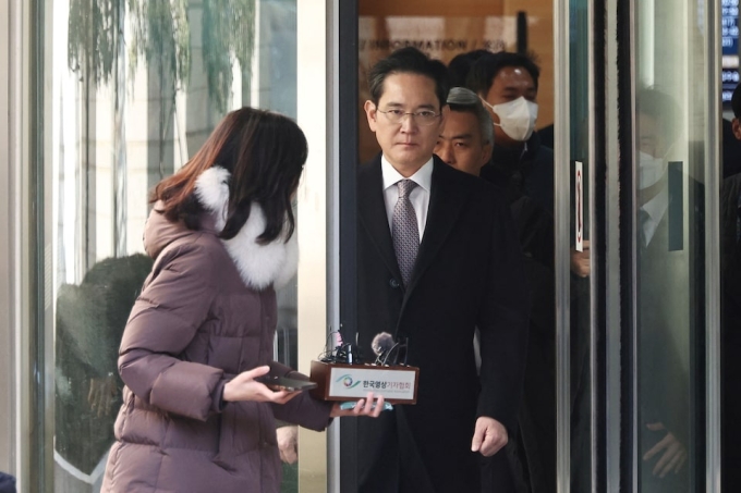 Samsung Electronics Chairman Lee Jae-yong leaves a court in Seoul, South Korea, February 3, 2025. Photo by Reuters