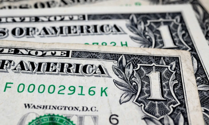 Dollar tiptoes up against dong